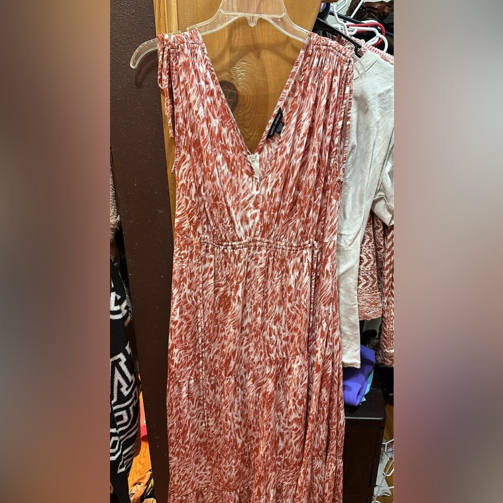 Maggy London dress. Full length. Zipper closure